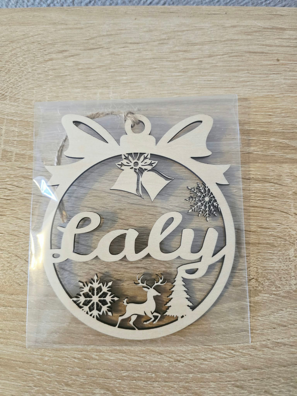 Boule de Noël personnalisée en bois avec prénom