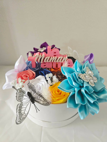 Boîte fleurie en satin personnalisée – Composition florale surprise avec décoration 3D (3 tailles)