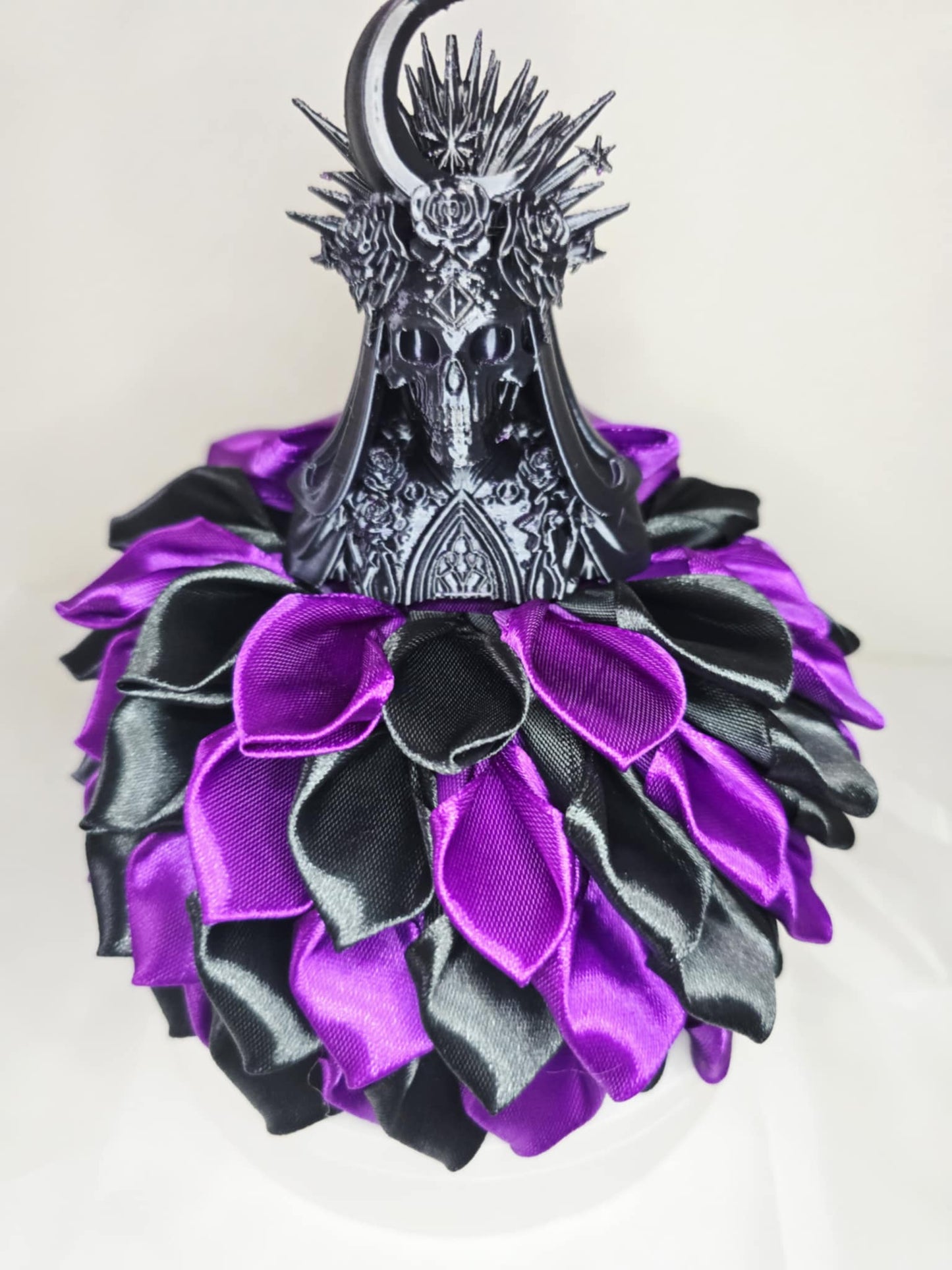 Figurine Princesse Gothique Personnalisable 15 cm – Buste en Impression 3D et Finitions Artisanales – Décoration Unique