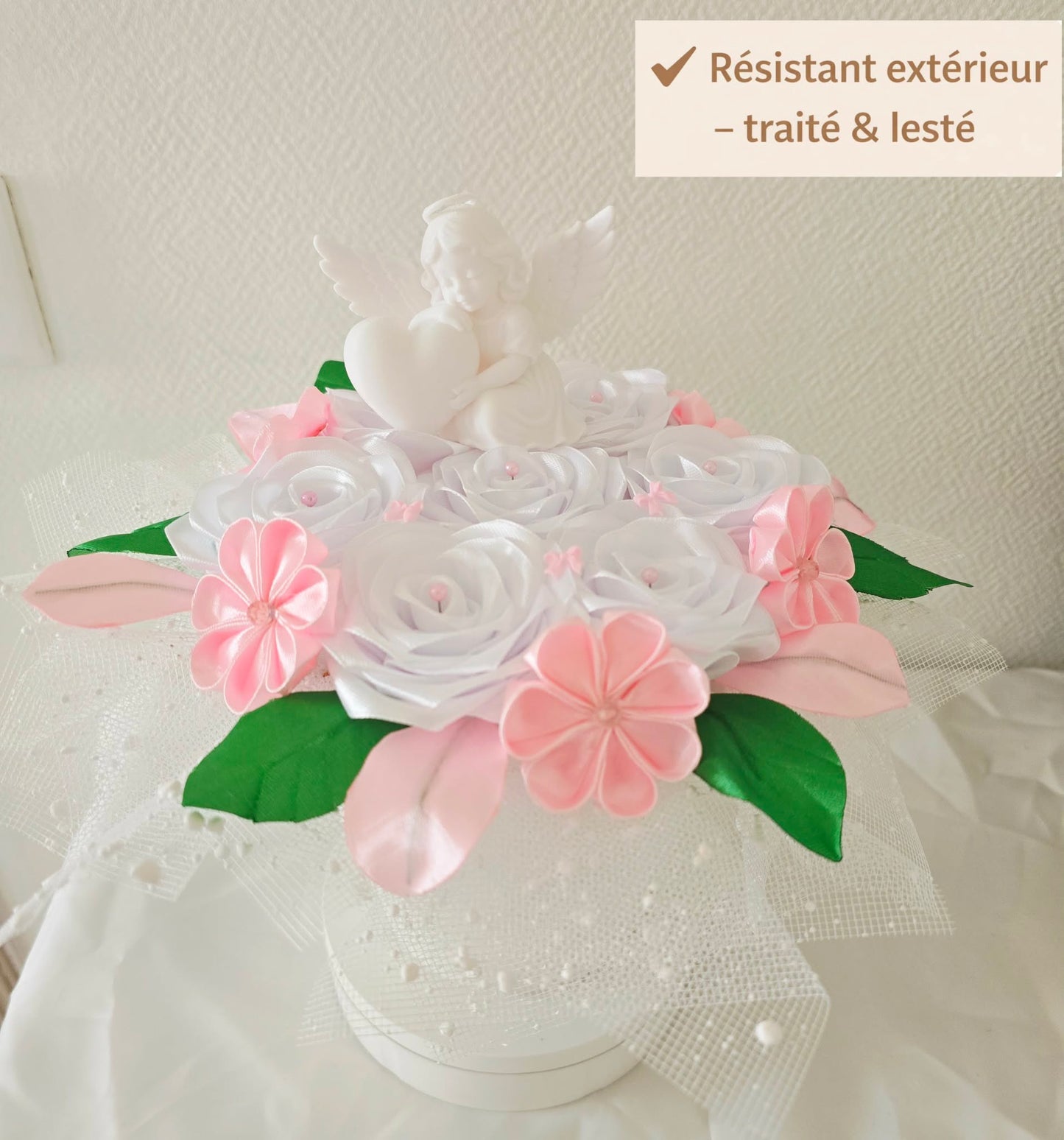 Pot funéraire personnalisé avec roses en satin – Composition florale de deuil élégante