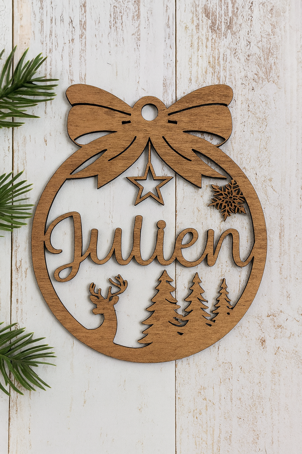Boule de Noël personnalisée en bois avec prénom