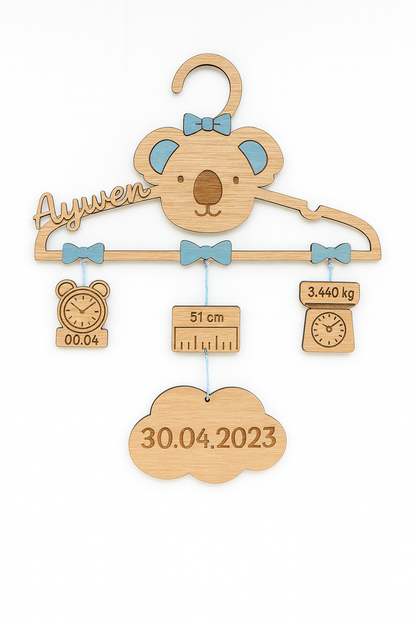 Cintre naissance personnalisé en bois