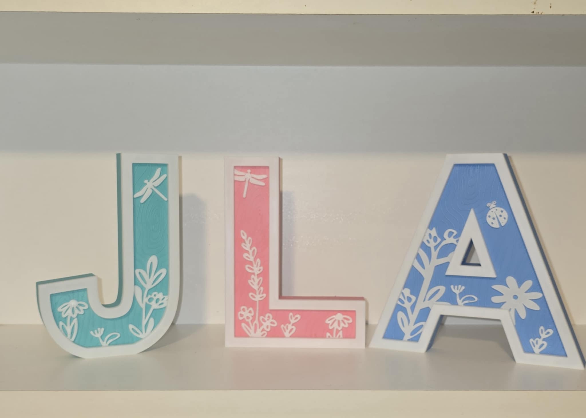 Lettre décorative personnalisée en impression 3D – Motif floral