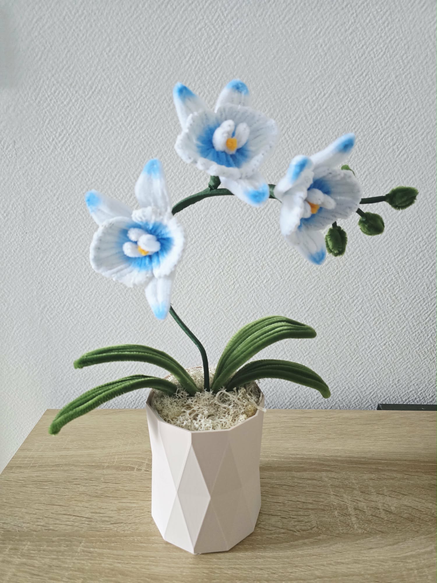 Orchidée décorative en fil chenille - coloris bleu