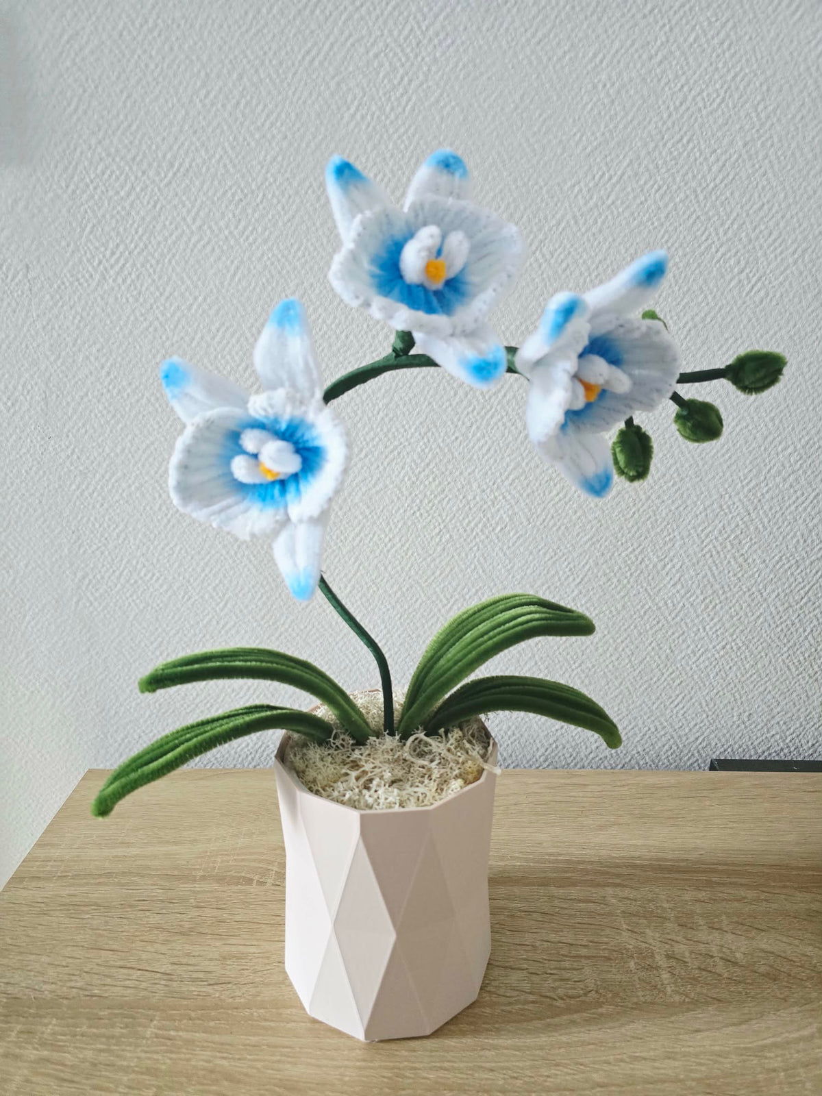Orchidée décorative en fil chenille - coloris bleu