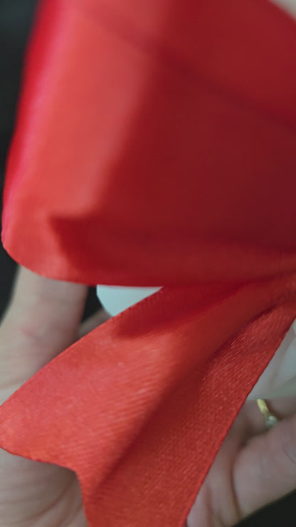 Bouquet princesse en satin – roses artificielles & fondant parfumé artisanal