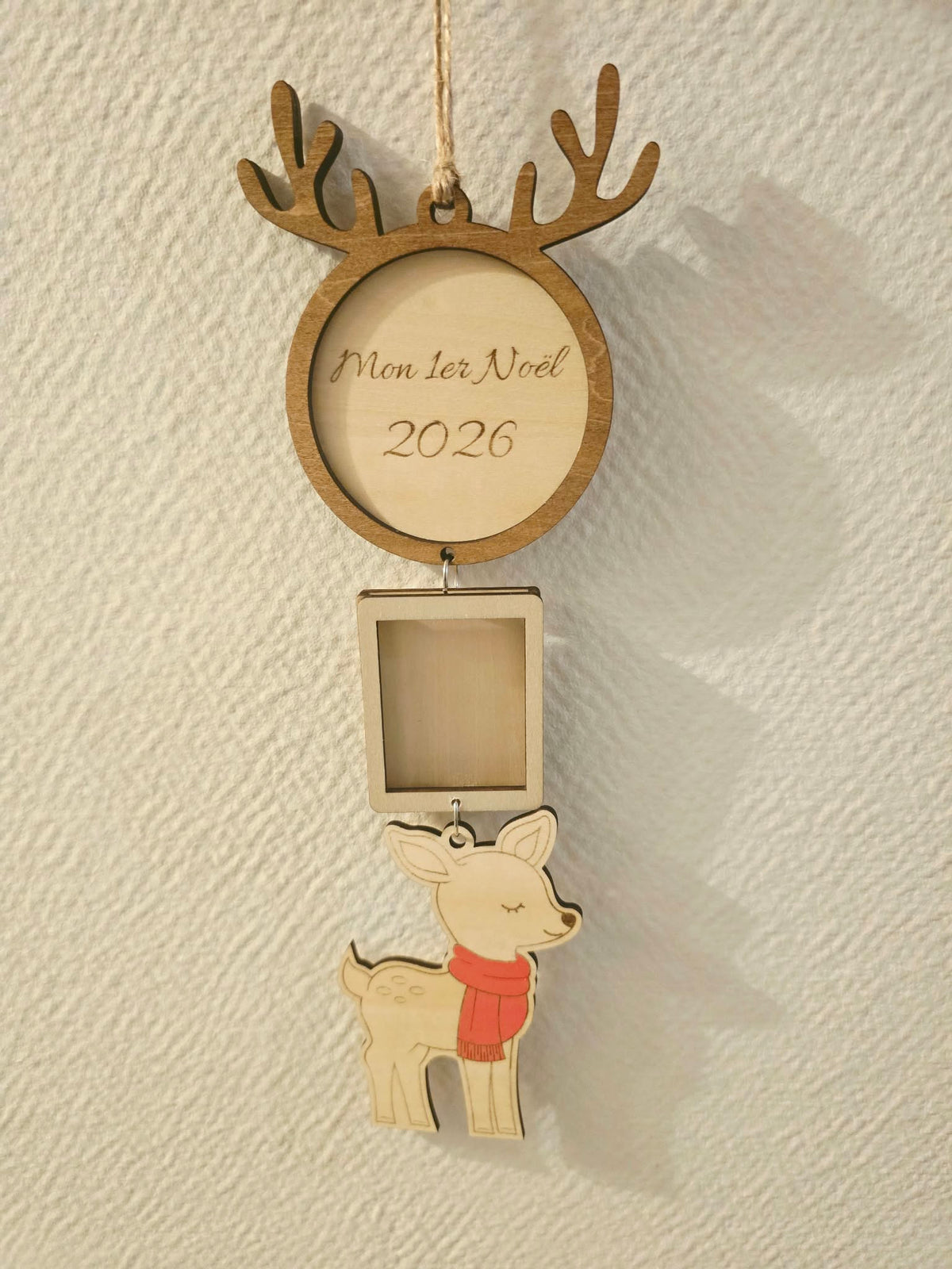 Suspension en bois Mon 1er Noël 2026 avec cadre photo et motif faon