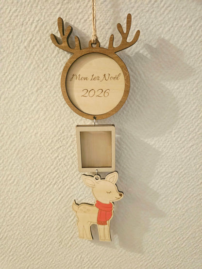 Suspension en bois Mon 1er Noël 2026 avec cadre photo et motif faon