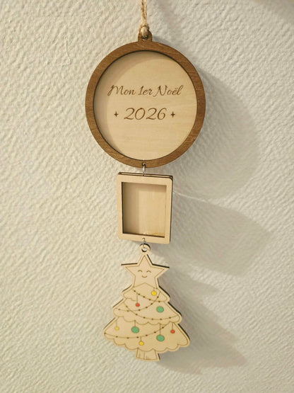 Suspension en bois Mon 1er Noël 2026 avec cadre photo et motif sapin