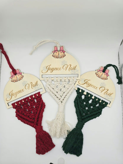 Lot de trois suspensions de Noël en bois et macramé rouge, écru et vert - Ama’Créa